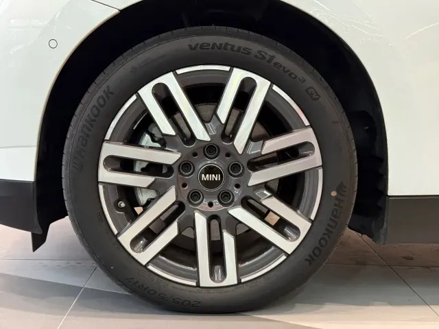 MINI Electric MINI ACEMAN — Фото автомобиля 15