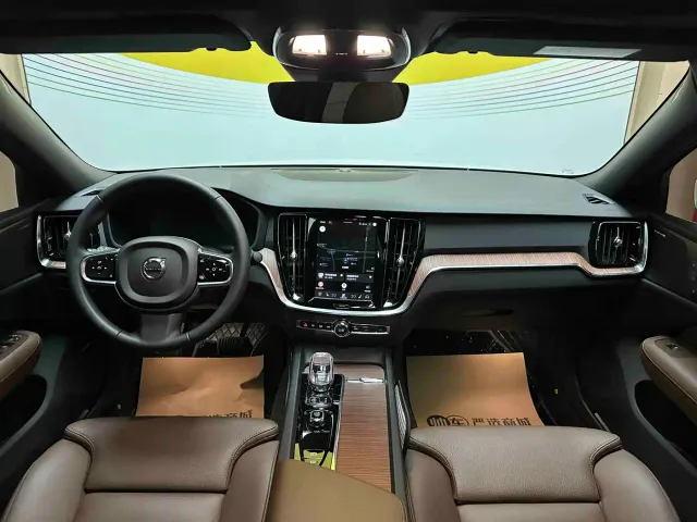 Volvo S60 — Фото автомобиля 7