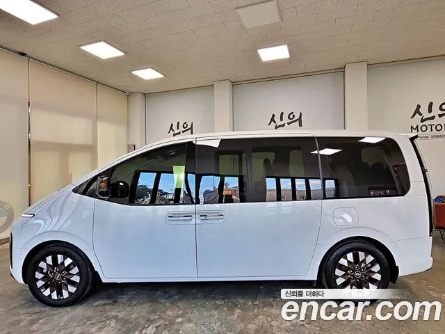 Hyundai Staria Staria 4WD Lounge 9 мест — Фото автомобиля 2