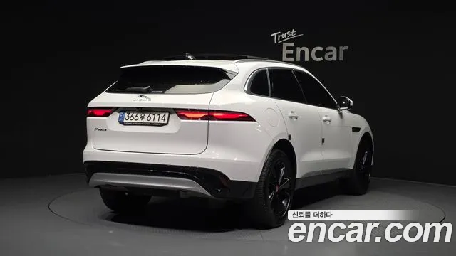 Jaguar F-PACE — Фото автомобиля 2