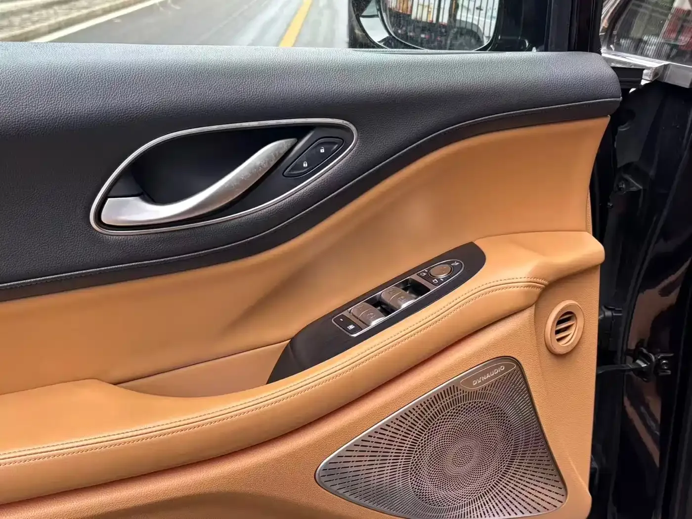 Voyah Auto Voyah Dreamer 2022 Low-carbon Dream+Smart Package — Фото автомобиля 8
