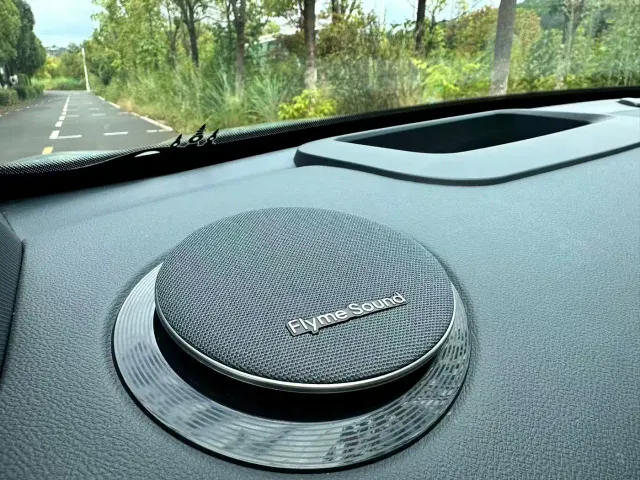 Geely Galaxy Starship 7 EM-i — Фото автомобиля 14