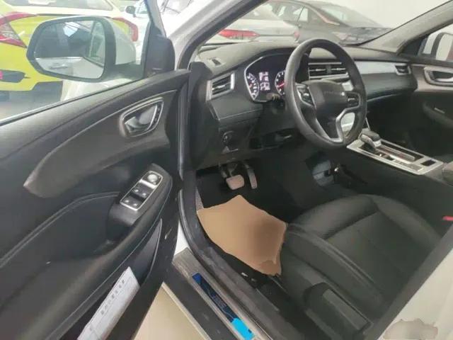 Roewe RX5 — Фото автомобиля 15
