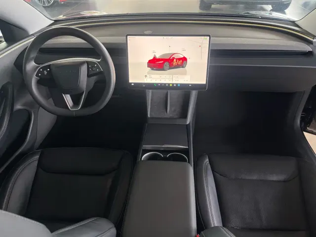 Tesla Model 3 — Фото автомобиля 9