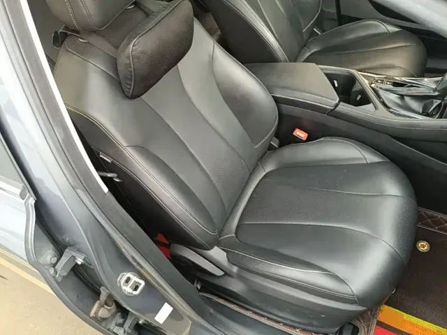 Roewe i5 — Фото автомобиля 24
