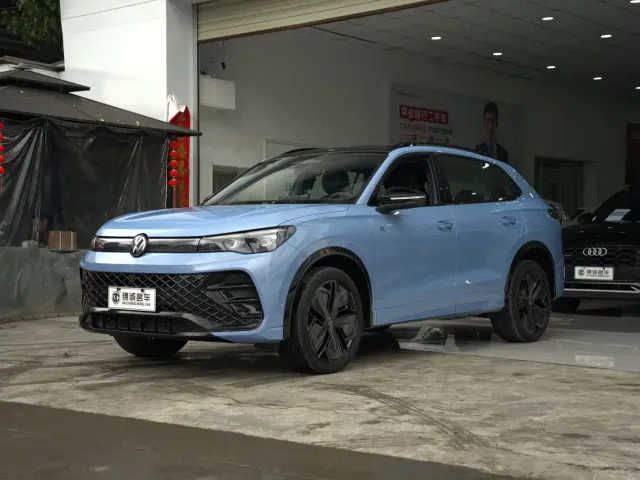 Фотография автомобиля — Volkswagen Tiguan L