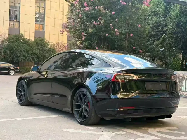 Tesla Model 3 — Фото автомобиля 6