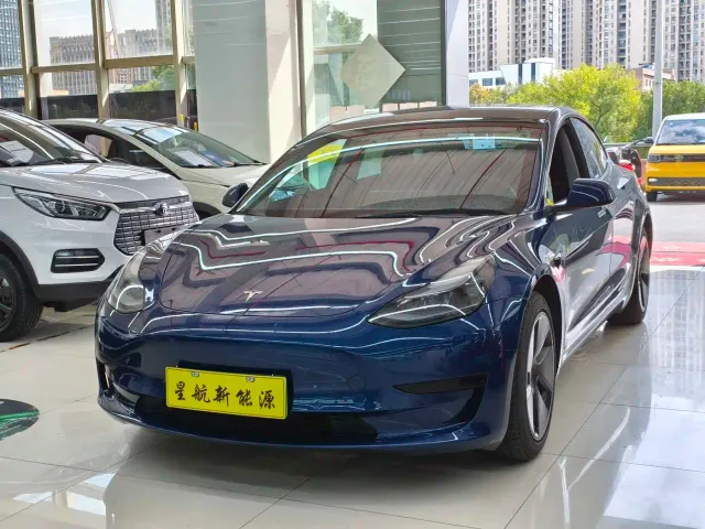 Фотография автомобиля — Tesla Model 3