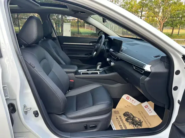 Nissan Teana — Фото автомобиля 12