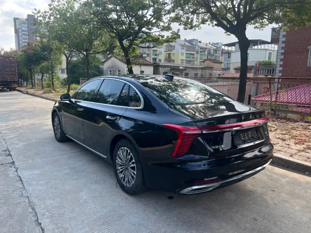 Hongqi H5 — Фото автомобиля 7