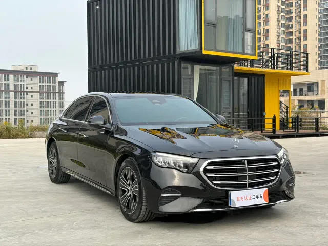 Mercedes-Benz E-Class — Фото автомобиля 3