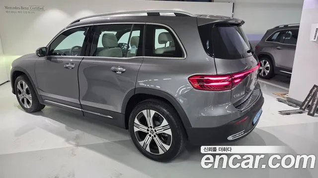 Mercedes-Benz EQB — Фото автомобиля 3