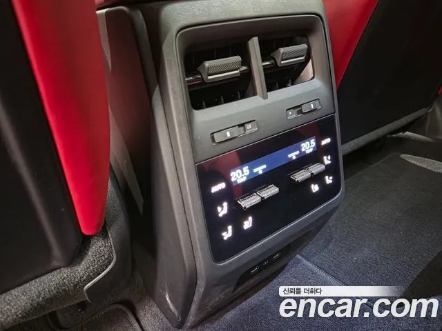 Porsche Macan Electric — Фото автомобиля 19