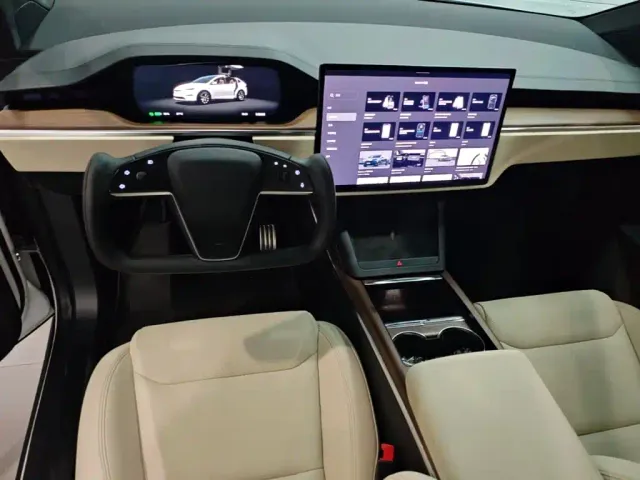 Tesla Model X — Фото автомобиля 9