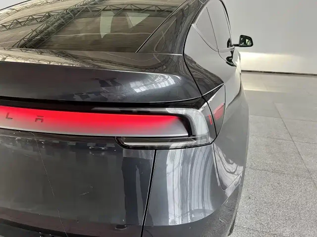 Tesla Model Y — Фото автомобиля 9