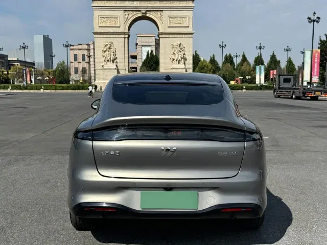 IM Motors LS6 — Фото автомобиля 17