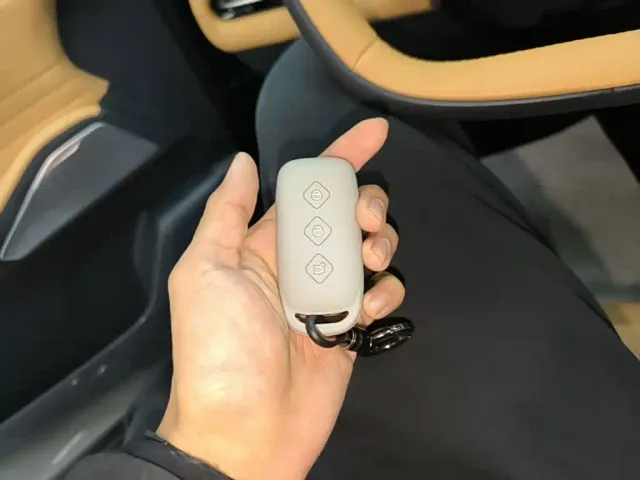 Geely Galaxy Starship 7 EM-i — Фото автомобиля 8