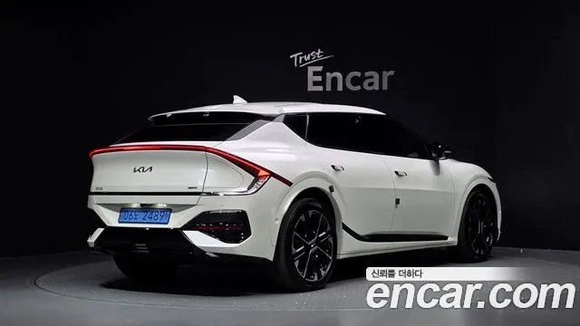 Kia EV6 — Фото автомобиля 2