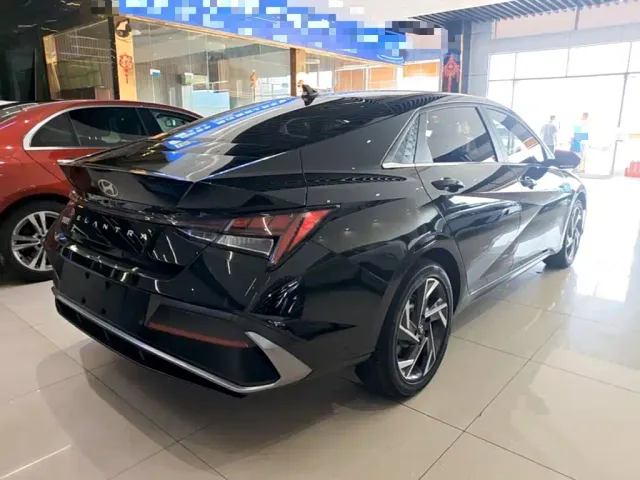 Hyundai Elantra — Фото автомобиля 6