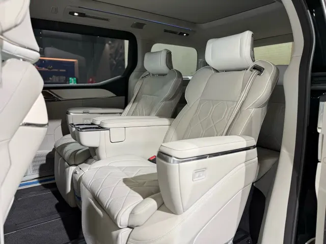 Volvo EM90 — Фото автомобиля 14