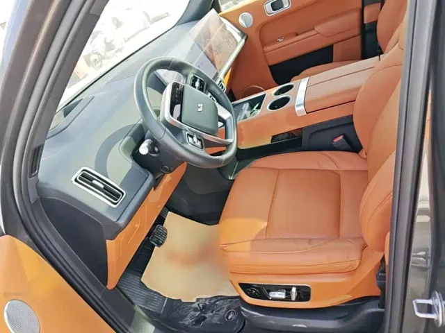 Li Auto L8 — Фото автомобиля 14