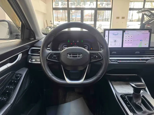 Geely Emgrand — Фото автомобиля 16