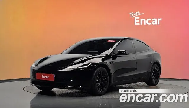 Фотография автомобиля — Tesla Model 3