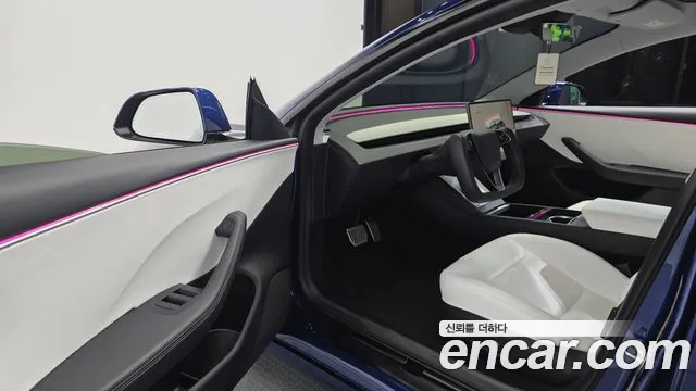 Tesla Model 3 — Фото автомобиля 10