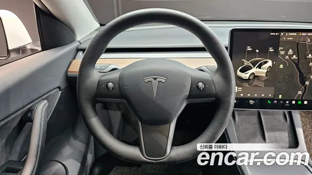 Tesla Model Y — Фото автомобиля 13