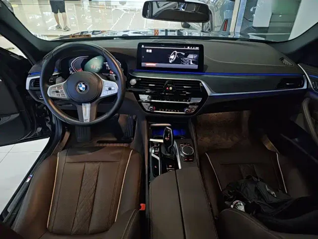 BMW 5 Series — Фото автомобиля 9