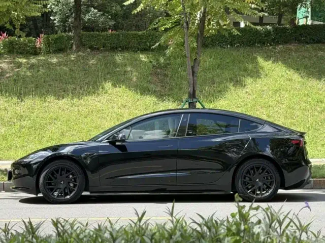 Tesla Model 3 — Фото автомобиля 7