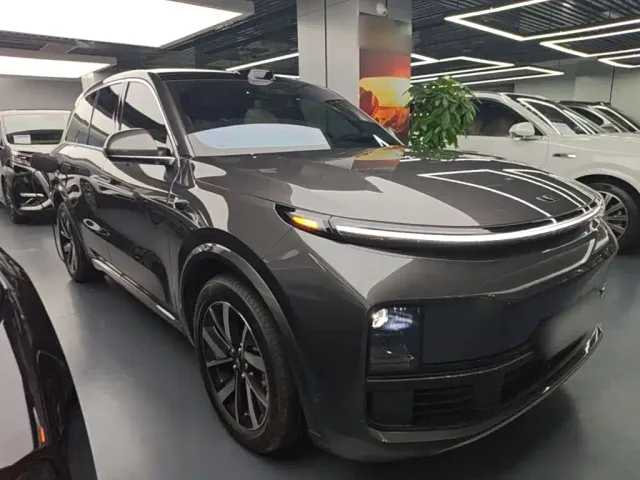Li Auto L8 — Фото автомобиля 3