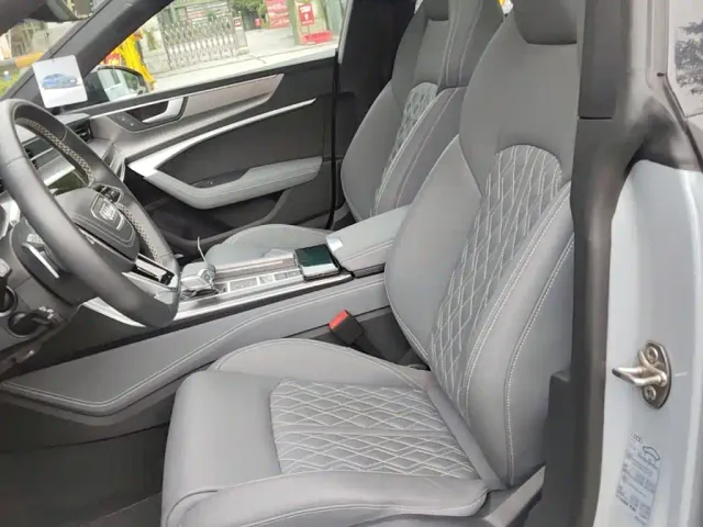 Audi A7L — Фото автомобиля 10