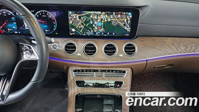 Mercedes-Benz E-Class — Фото автомобиля 12