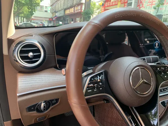 Mercedes-Benz E-Class — Фото автомобиля 16