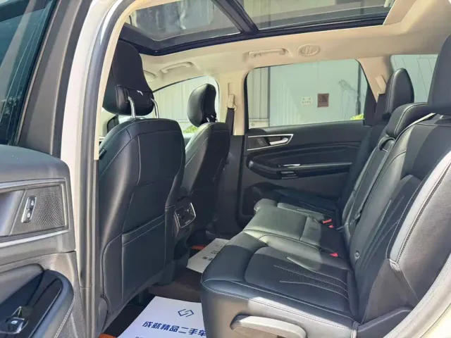 Ford Edge — Фото автомобиля 10