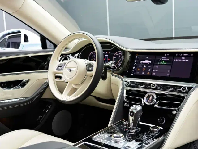 Bentley Flying Spur — Фото автомобиля 17