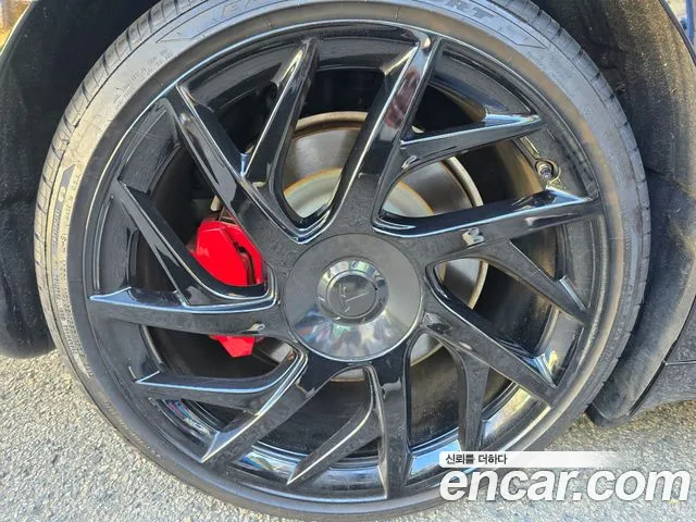 Tesla Model S — Фото автомобиля 15