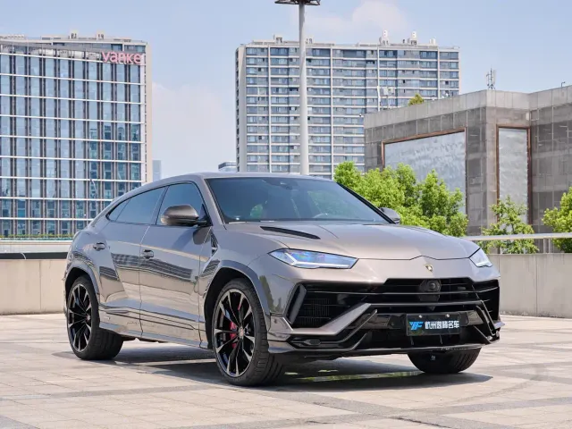 Lamborghini Urus — Фото автомобиля 3