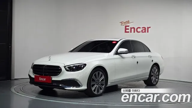 Фотография автомобиля — Mercedes-Benz E-Class