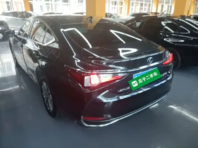 Lexus ES — Фото автомобиля 4