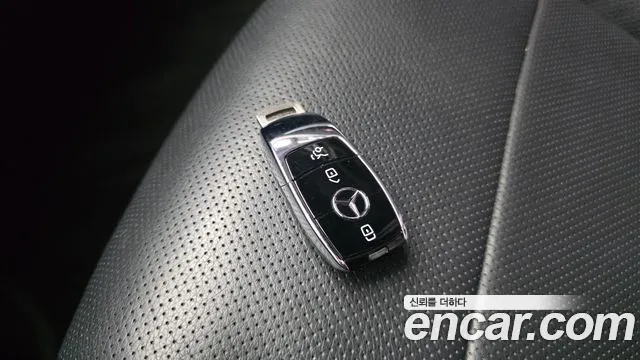 Mercedes-Benz E-Class — Фото автомобиля 30