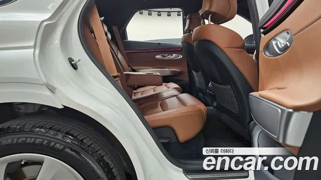 Genesis GV70 2.5T Бензин AWD — Фото автомобиля 8