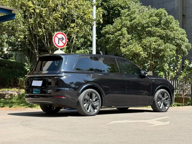 Li Auto L9 — Фото автомобиля 5