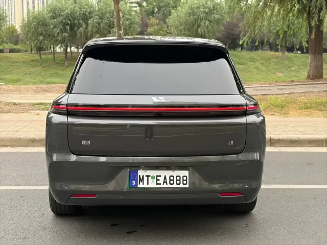 Li Auto L8 — Фото автомобиля 8