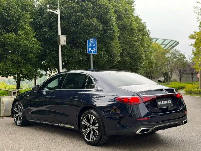 Mercedes-Benz E-Class — Фото автомобиля 9