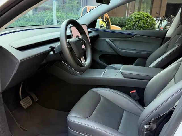 Tesla Model Y — Фото автомобиля 3
