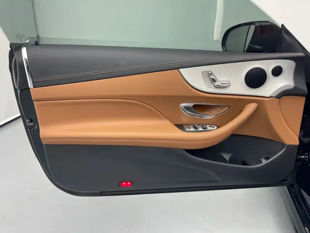 Mercedes-Benz E-Class — Фото автомобиля 17
