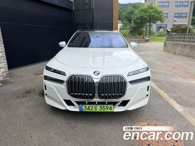 Фотография автомобиля — BMW 7 Series G70