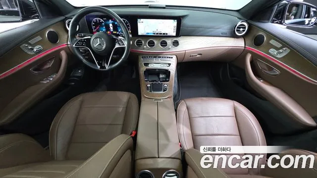 Mercedes-Benz E-Class — Фото автомобиля 7